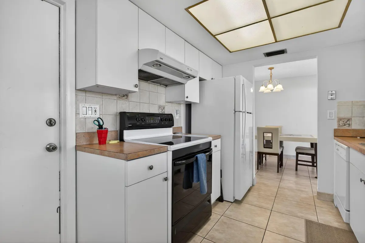 5-web-or-mls-001L8771 at 3121 E Golf Boulevard, Pompano Beach
