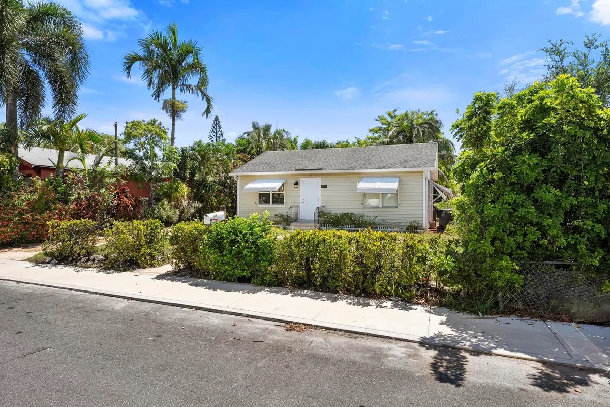 Front at 926 S L Street, Lake Worth Beach