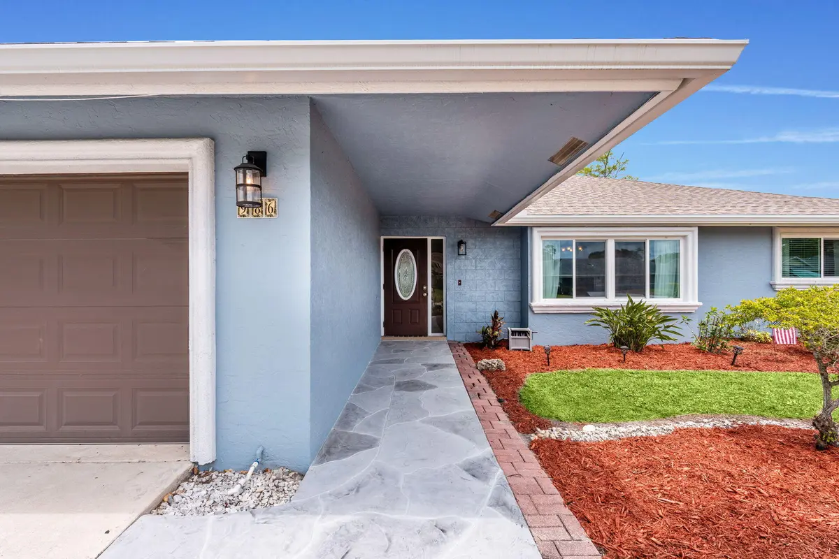 House Entry at 986 Cherry Lane, Wellington