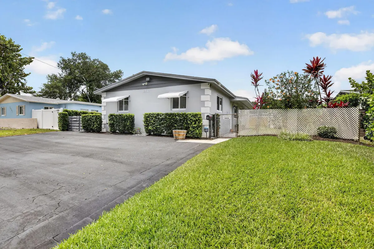 2-web-or-mls-_A7A2572 at 6281 Moseley Street 1-2, Hollywood