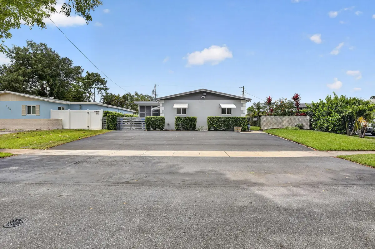 4-web-or-mls-_A7A2595 at 6281 Moseley Street 1-2, Hollywood