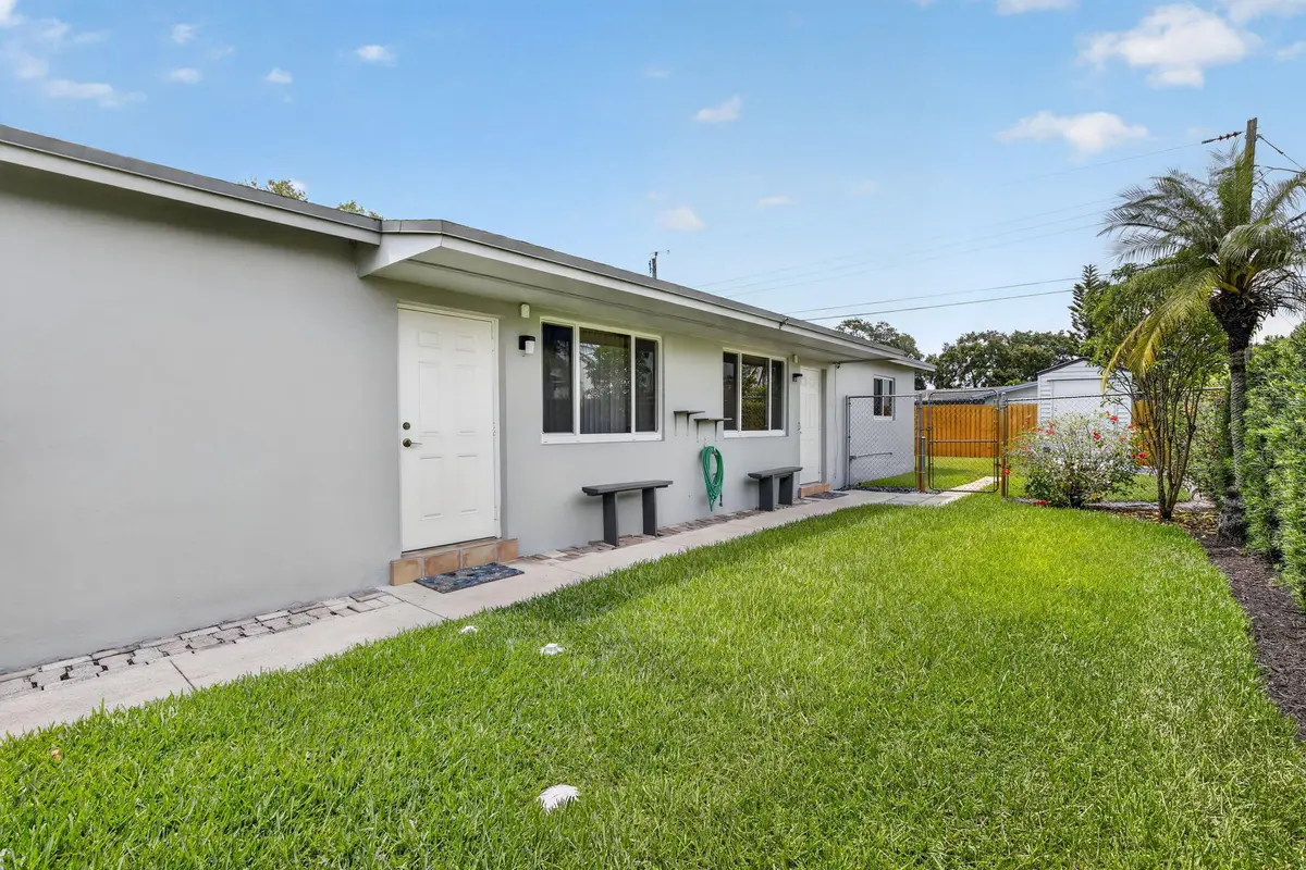 5-web-or-mls-_A7A2517 at 6281 Moseley Street 1-2, Hollywood
