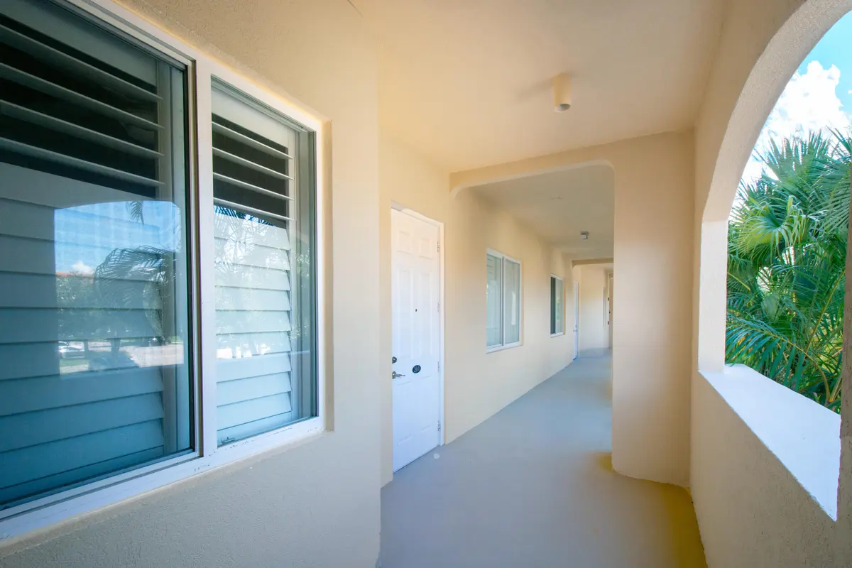 Front Door Hallway at 22 Harbour Isle Drive 204, Fort Pierce