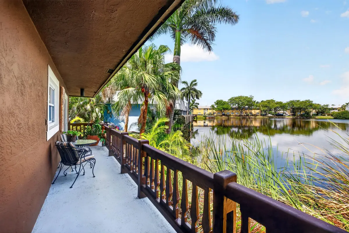 5 lake View at 4001 NE 14th Avenue, Oakland Park