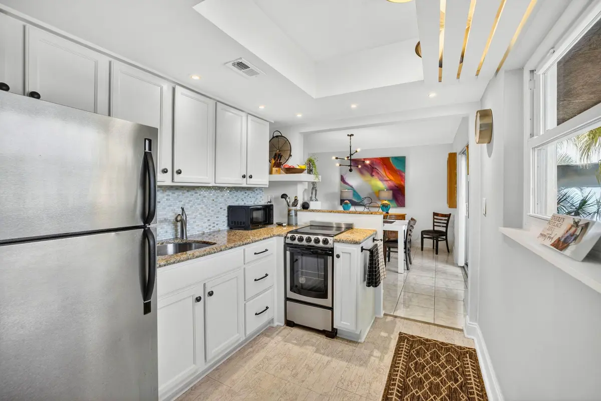 8 Kitchen Entry at 4001 NE 14th Avenue, Oakland Park