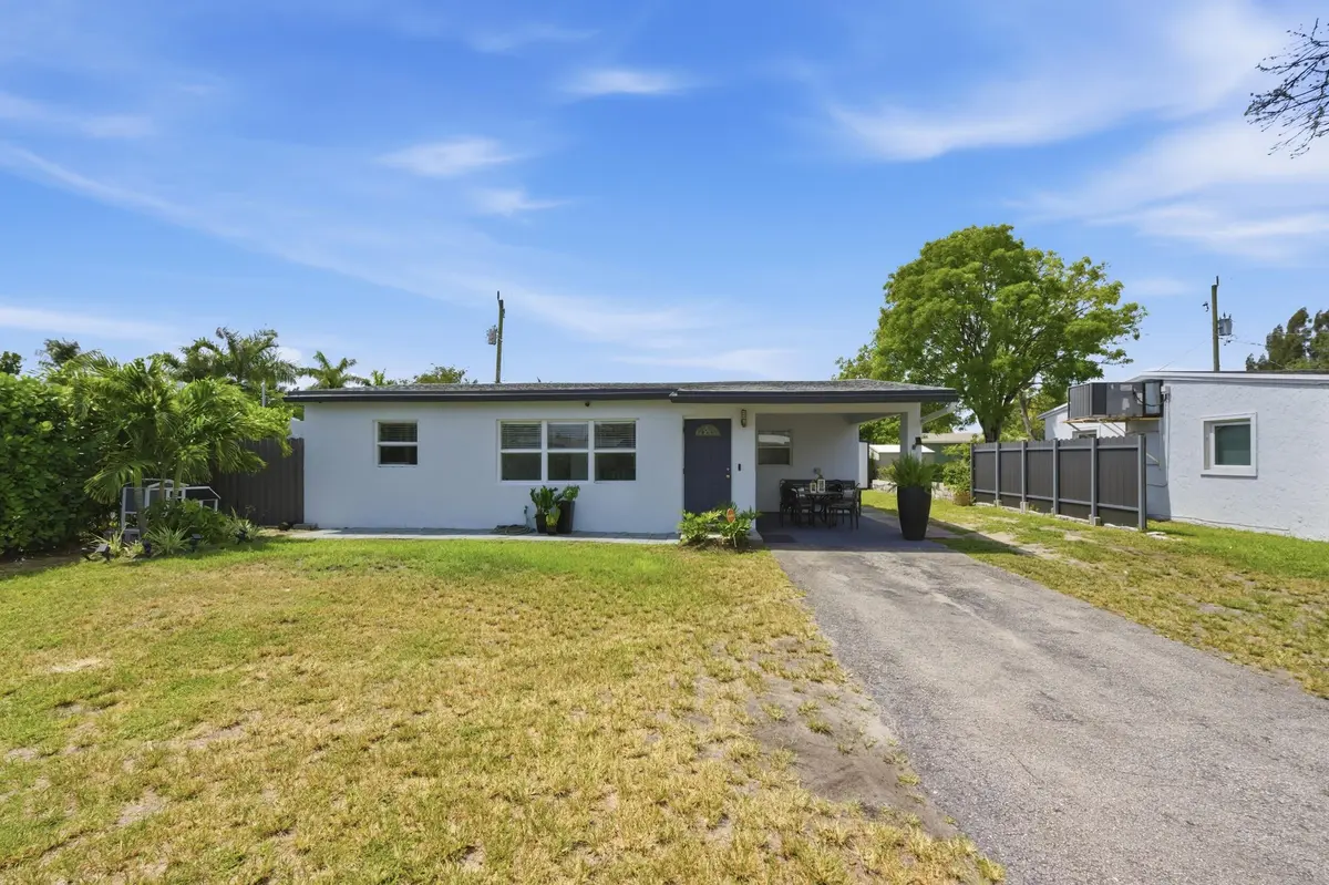 2__dsc2235 at 330 NE 59th Court, Oakland Park