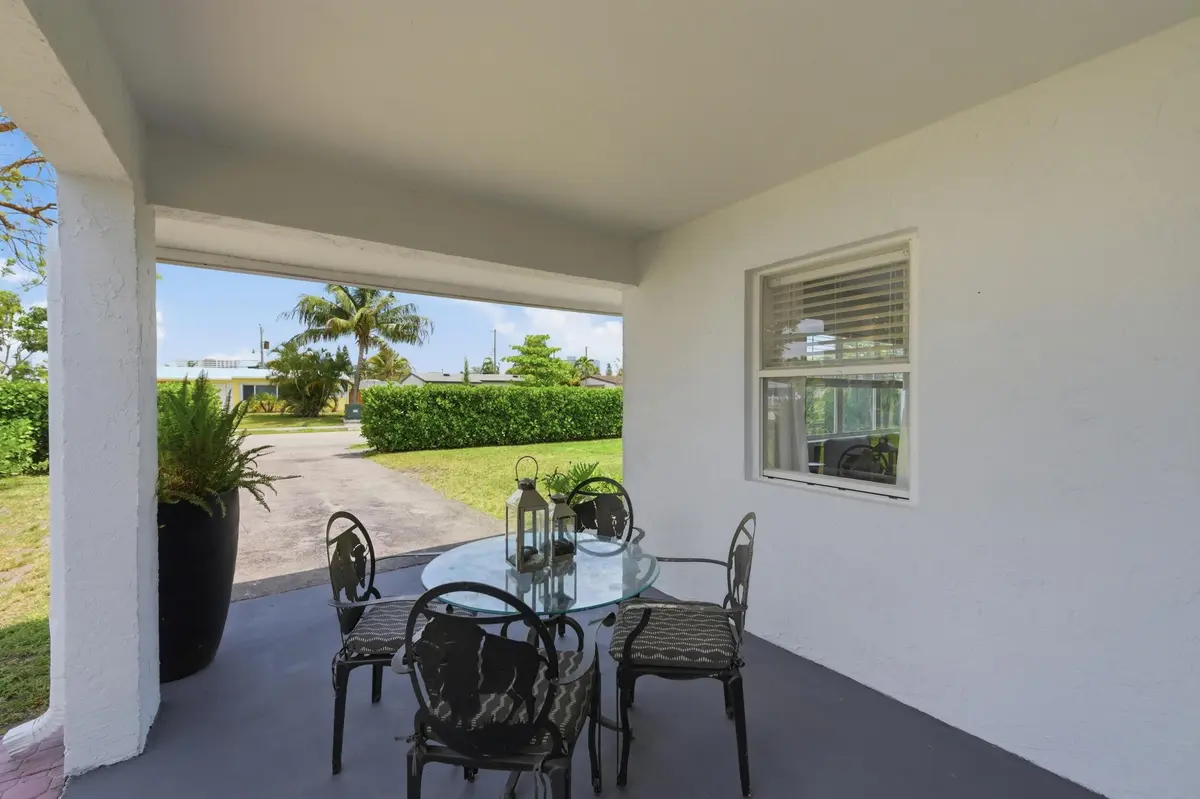 5__dsc2250 at 330 NE 59th Court, Oakland Park