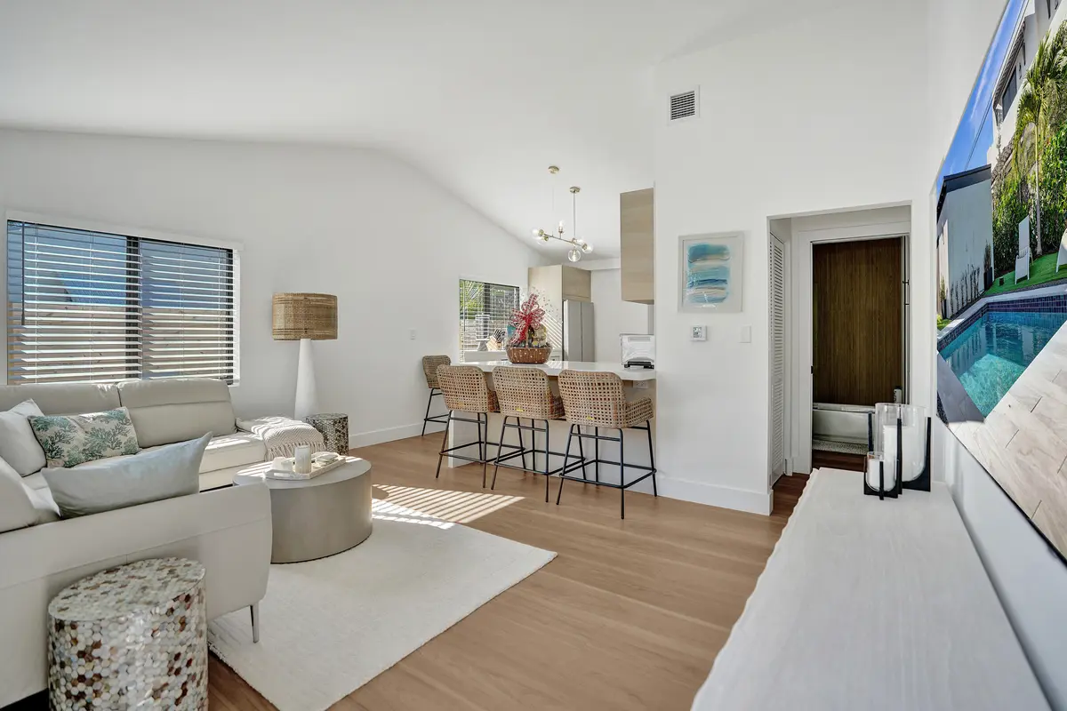 Entry at 225 NE 10th Street, Delray Beach