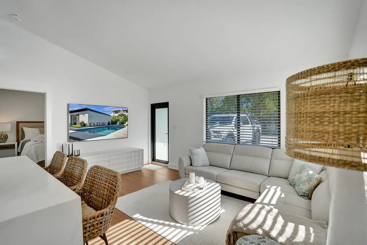 Entry at 225 NE 10th Street, Delray Beach