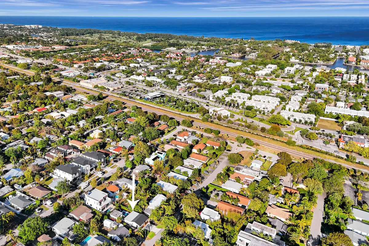 Location at 225 NE 10th Street, Delray Beach