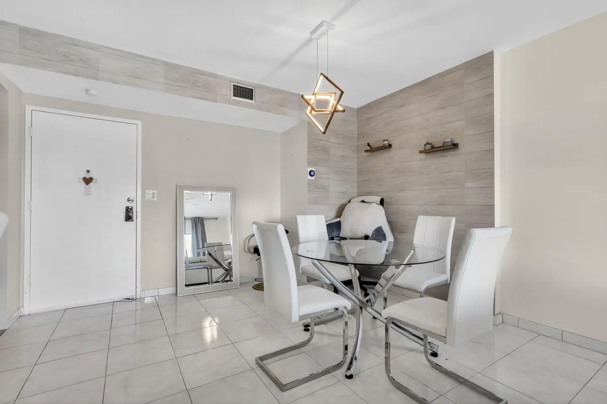 5-web-or-mls-8H3A8175 at 4330 Hillcrest Drive 302, Hollywood