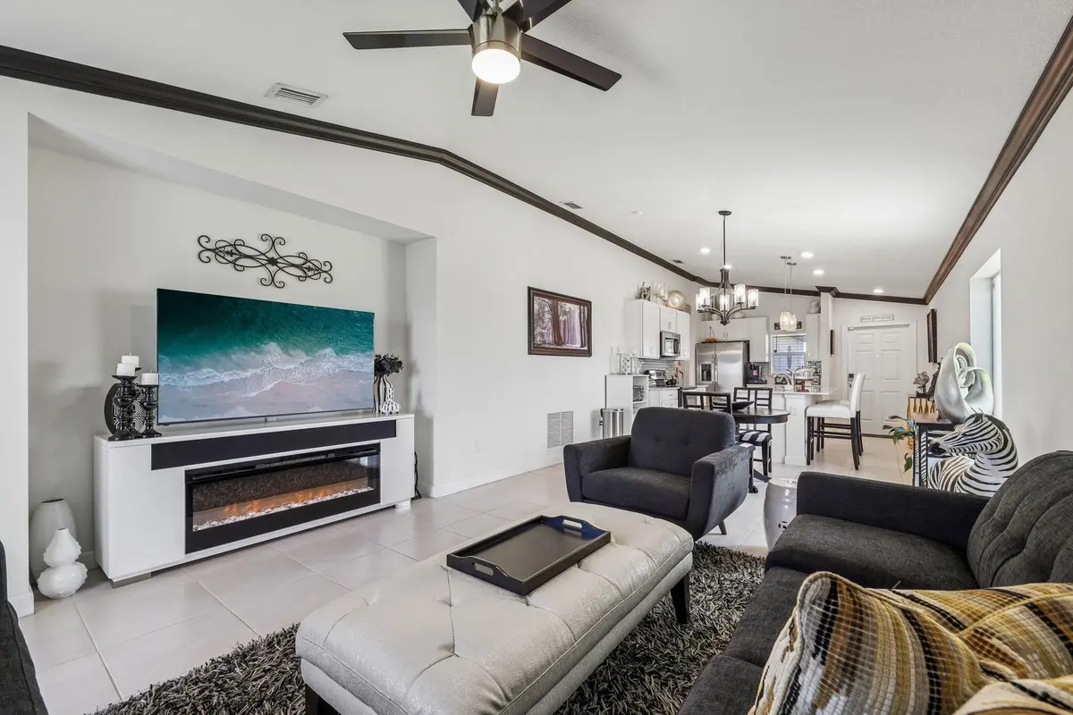 7-web-or-mls-Bent Creek Dr-S0805-007 at 923 Bent Creek Drive, Fort Pierce