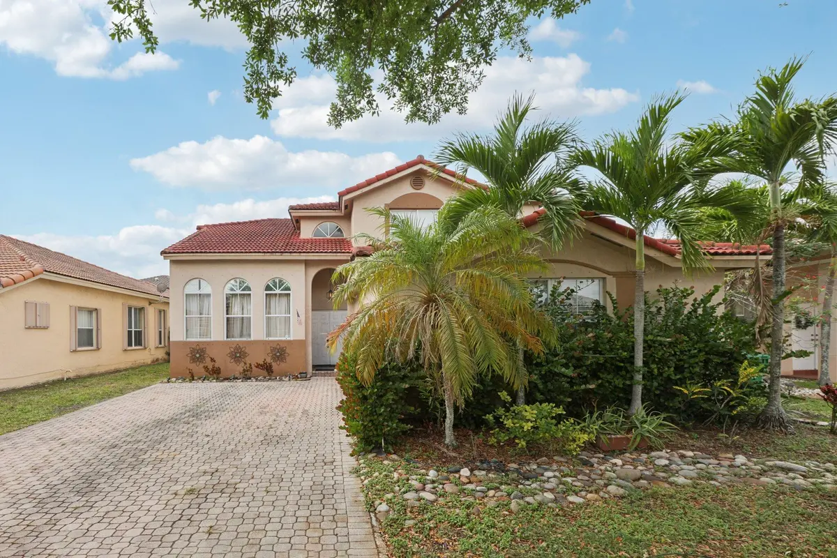 3-web-or-mls-E Royal Cove Cir-S0504-003 at 405 E Royal Cove Circle, Davie