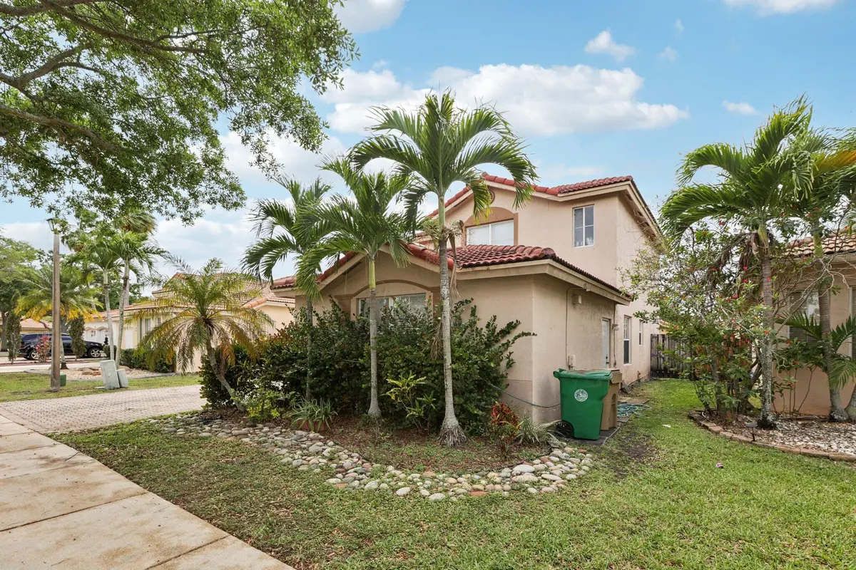 6-web-or-mls-E Royal Cove Cir-S0504-006 at 405 E Royal Cove Circle, Davie