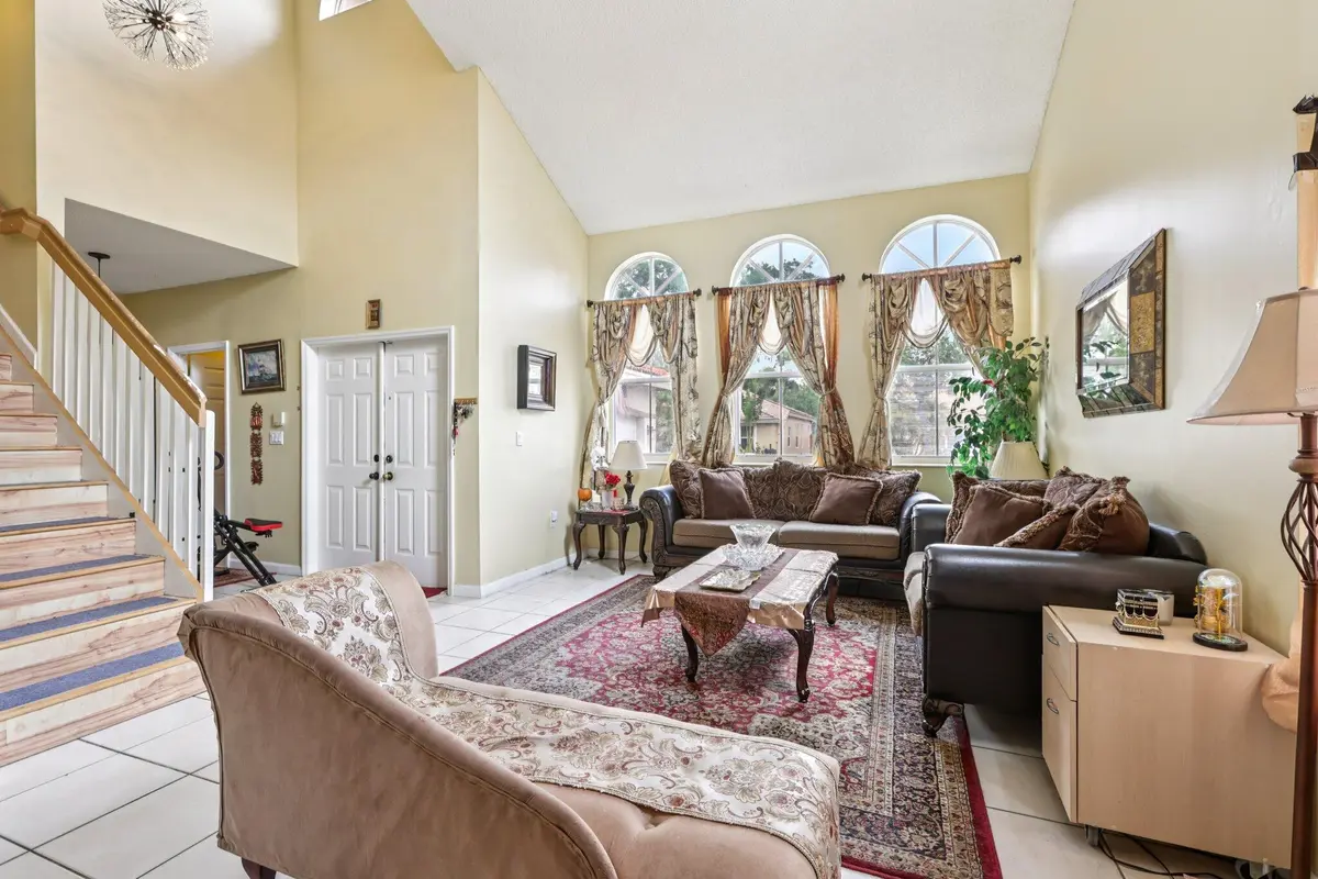 8-web-or-mls-E Royal Cove Cir-S0504-008 at 405 E Royal Cove Circle, Davie