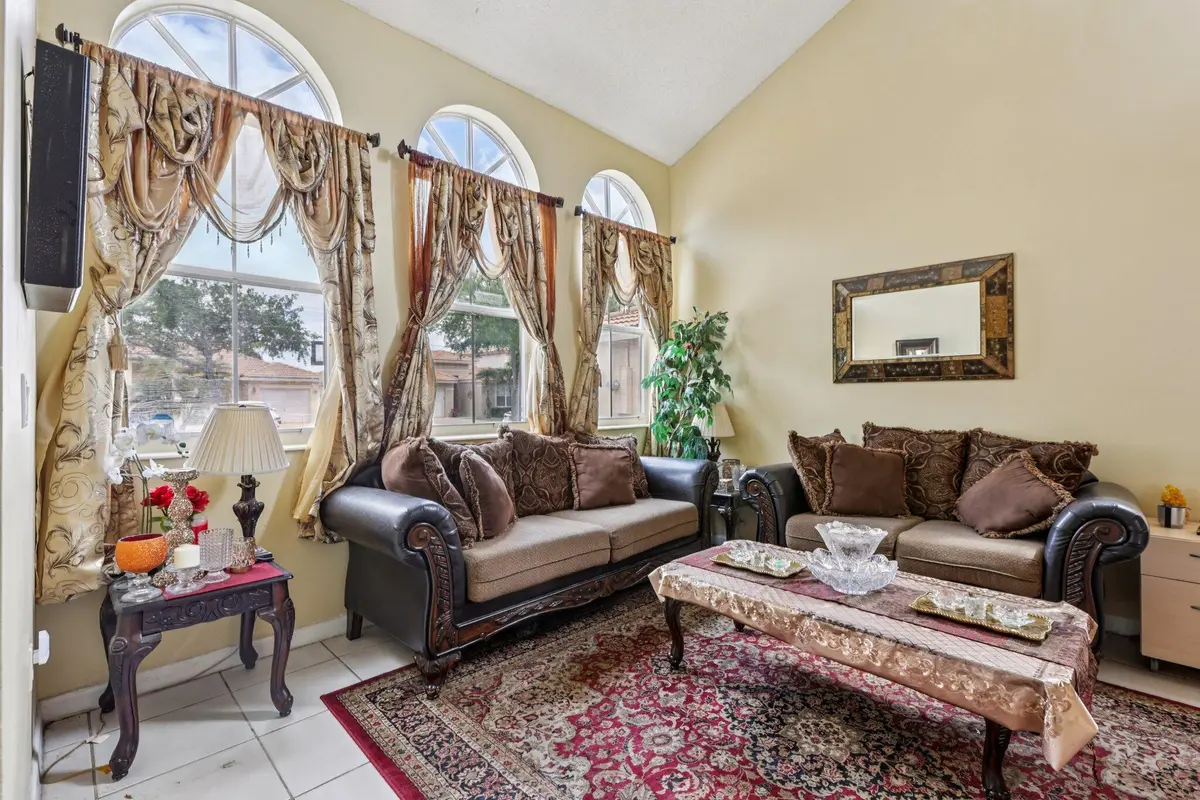 9-web-or-mls-E Royal Cove Cir-S0504-009 at 405 E Royal Cove Circle, Davie