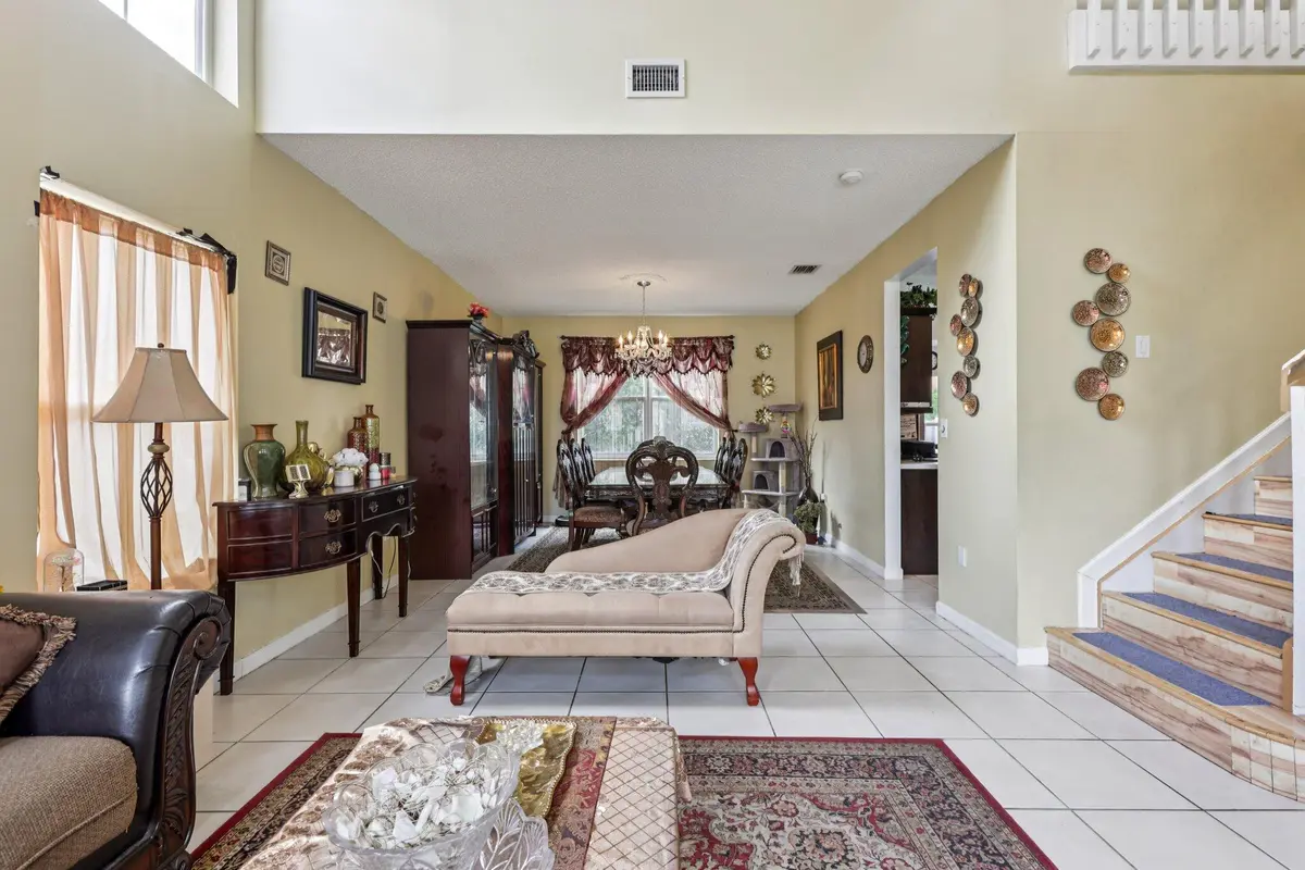 11-web-or-mls-E Royal Cove Cir-S0504-011 at 405 E Royal Cove Circle, Davie