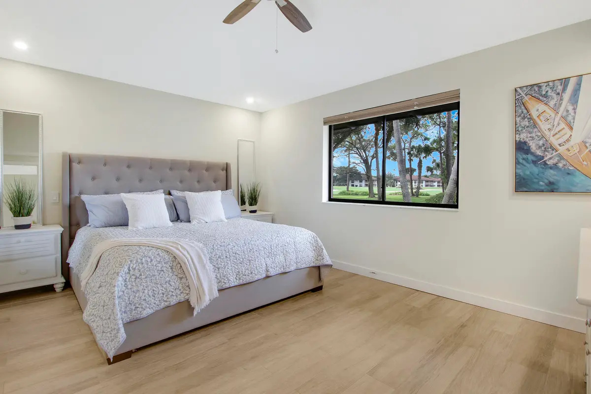 Master Bedroom w/ King Bed at 533 Club Drive, Palm Beach Gardens