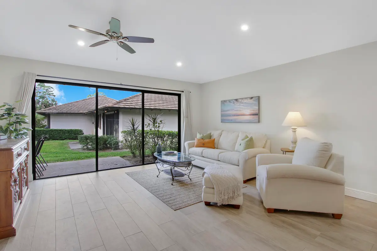 Clean and Tastefully Decorated at 533 Club Drive, Palm Beach Gardens