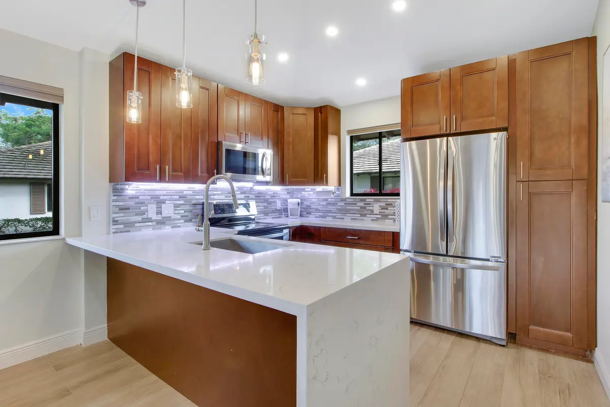 Newly Renovated Kitchen at 533 Club Drive, Palm Beach Gardens