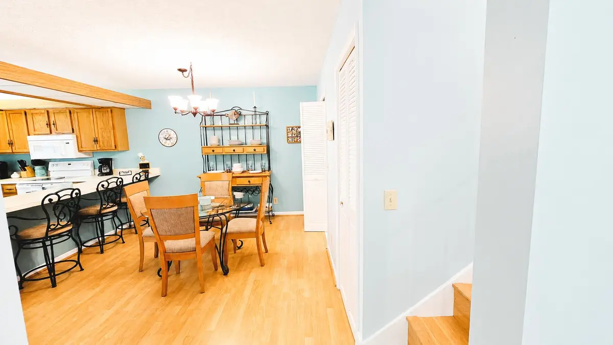 dining & breakfast bar at 7442 SE Jamestown Terrace, Hobe Sound