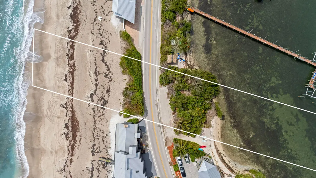 Overview at 918 SE Macarthur Boulevard, Stuart