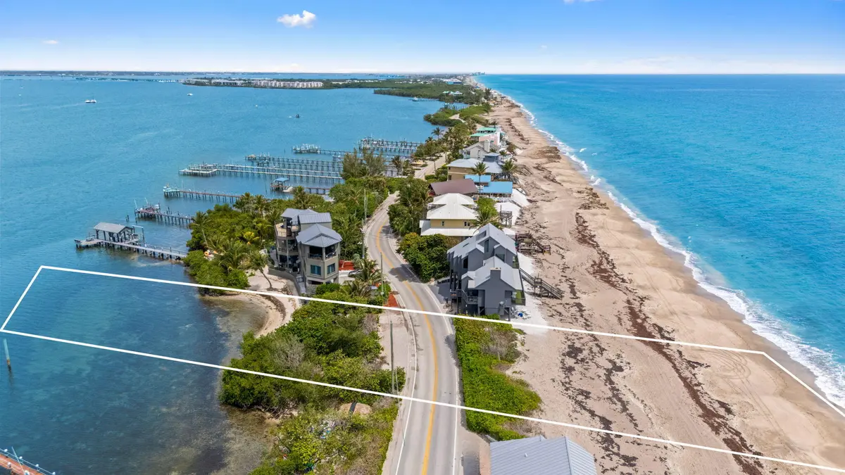 Overview at 918 SE Macarthur Boulevard, Stuart