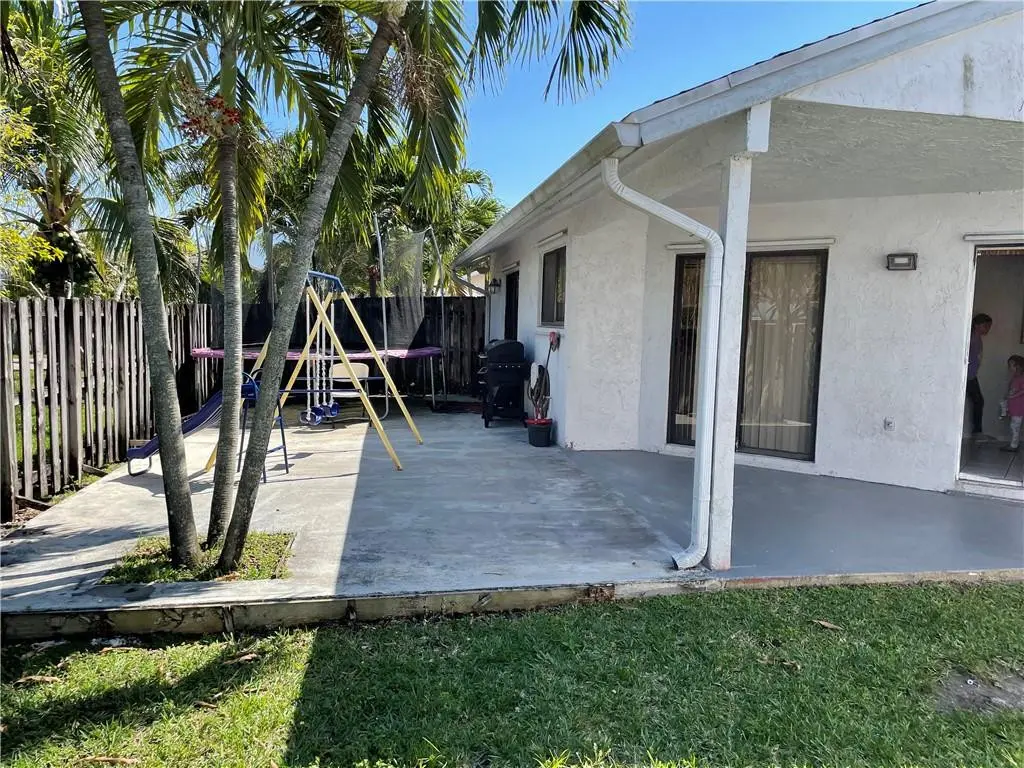 Photo 4 at 1231 SW 112th Avenue, Pembroke Pines