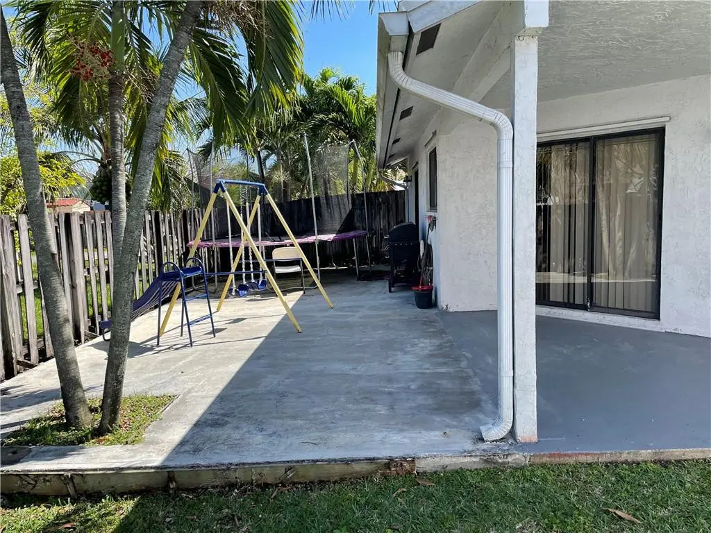 Photo 5 at 1231 SW 112th Avenue, Pembroke Pines