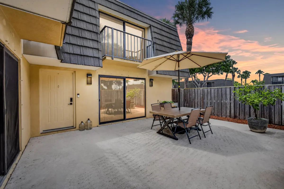 Courtyard Entrance at 801 8th Way, West Palm Beach