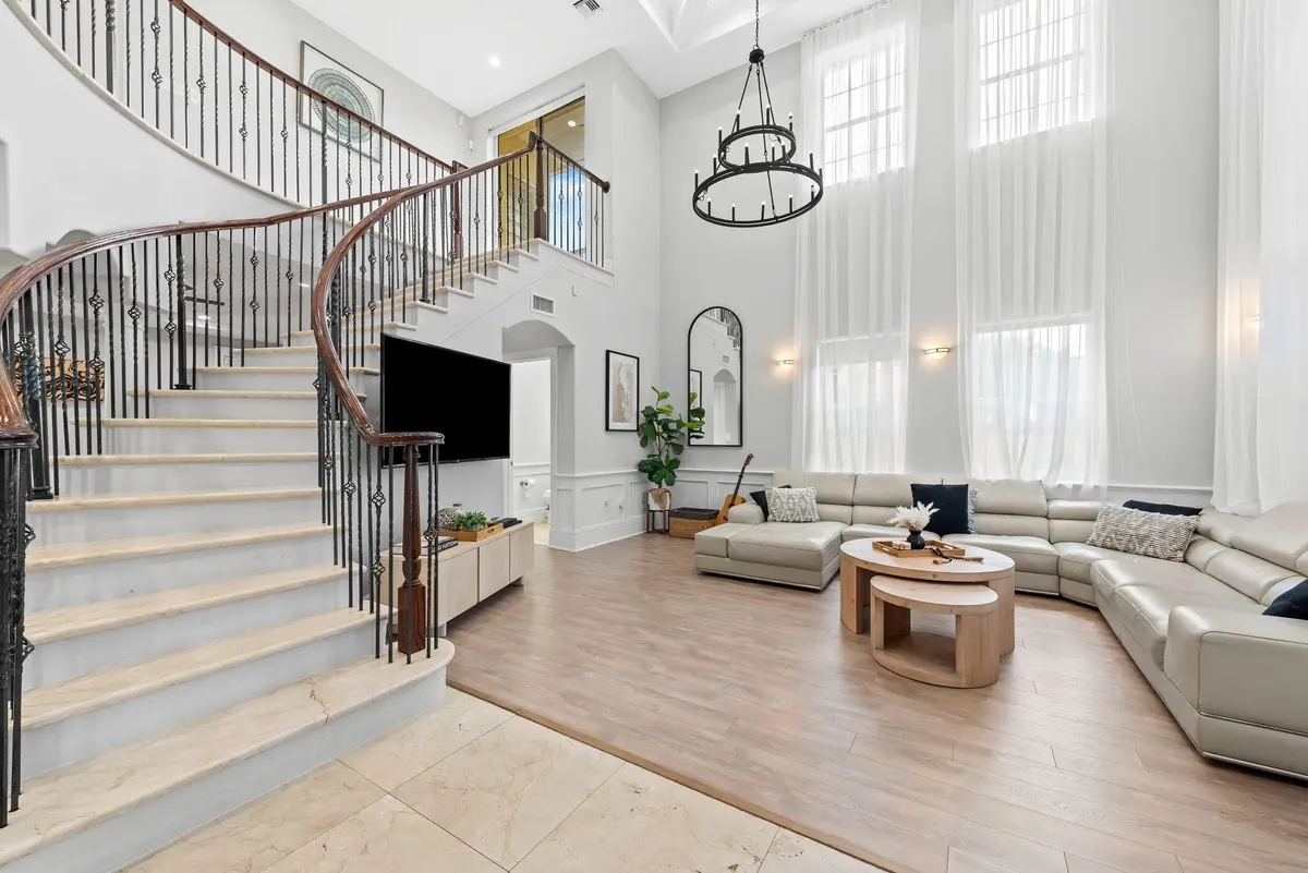 13-web-or-mls-_BWP1037 at 919 Hollywood Boulevard, Hollywood