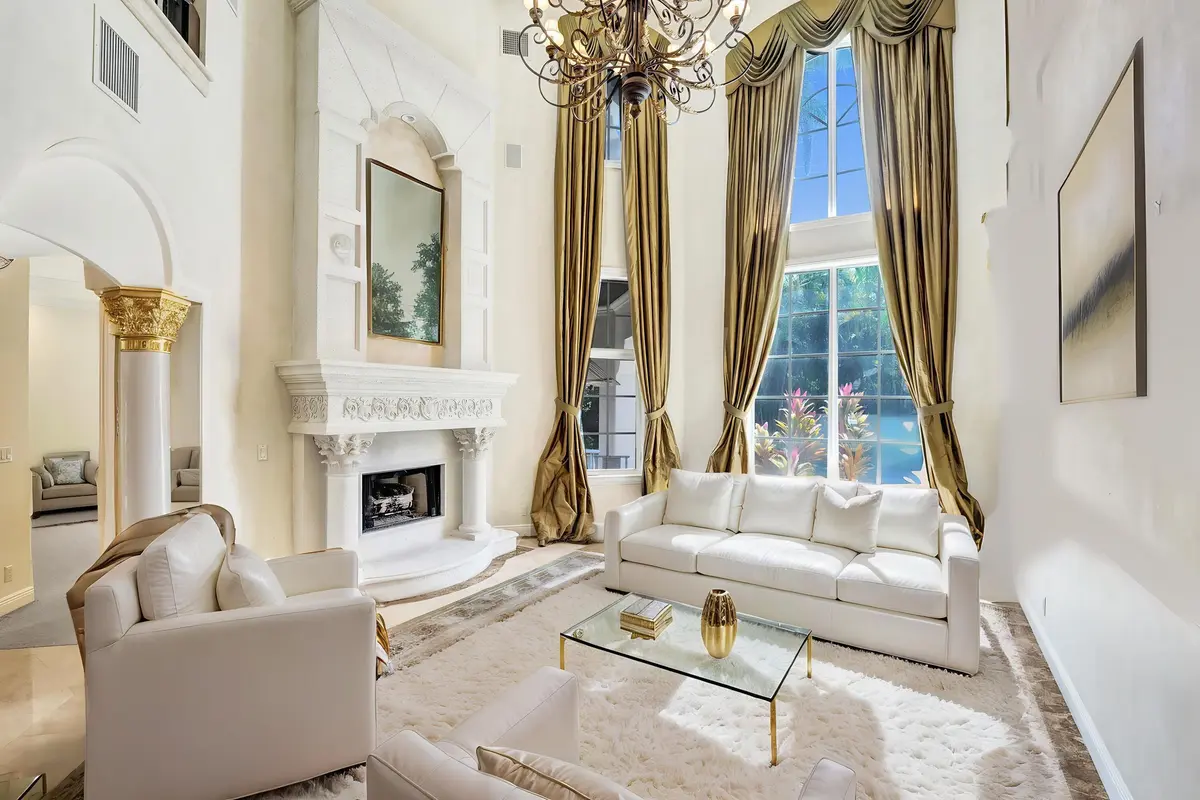 Virtually Staged at 1212 E Lake Drive, Fort Lauderdale