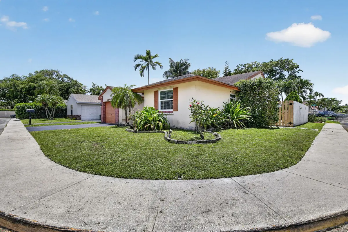 4-web-or-mls-_A7A6377 at 13970 Oaklawn Place, Davie