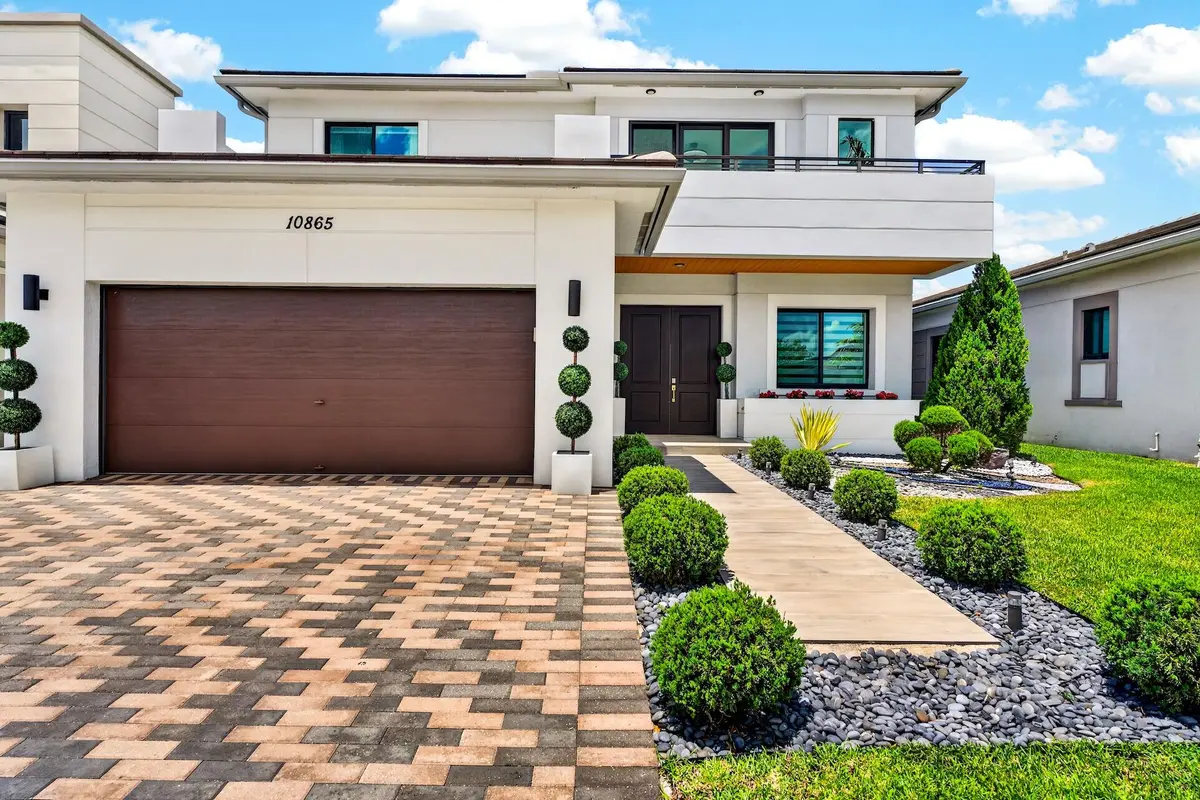 FRONT EXTERIOR at 10865 Vista Terrace, Parkland