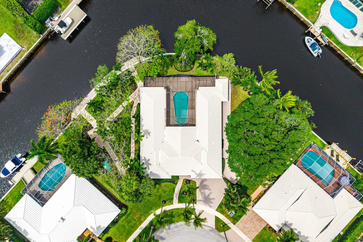 260 feet of waterfrontage at 770 Peachtree Lane, Boca Raton
