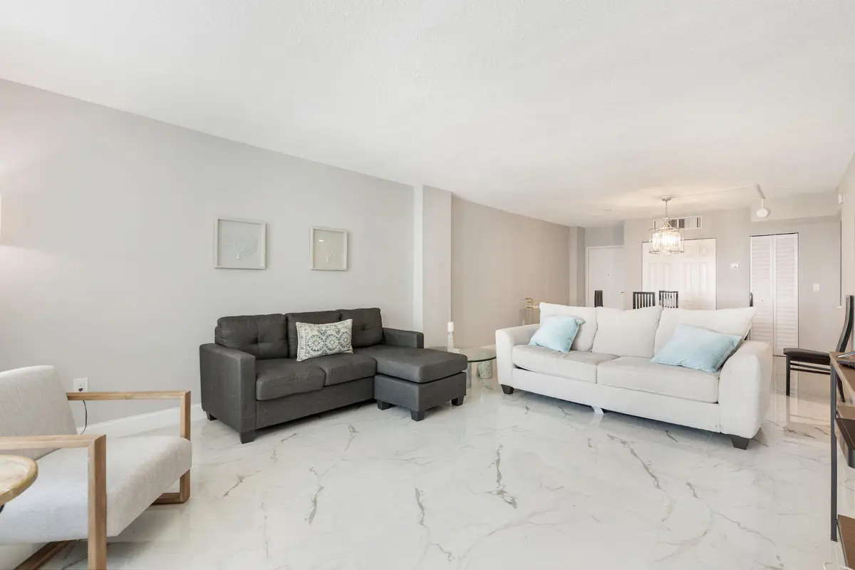 low-7 at 3450 S Ocean Boulevard 4270, Palm Beach