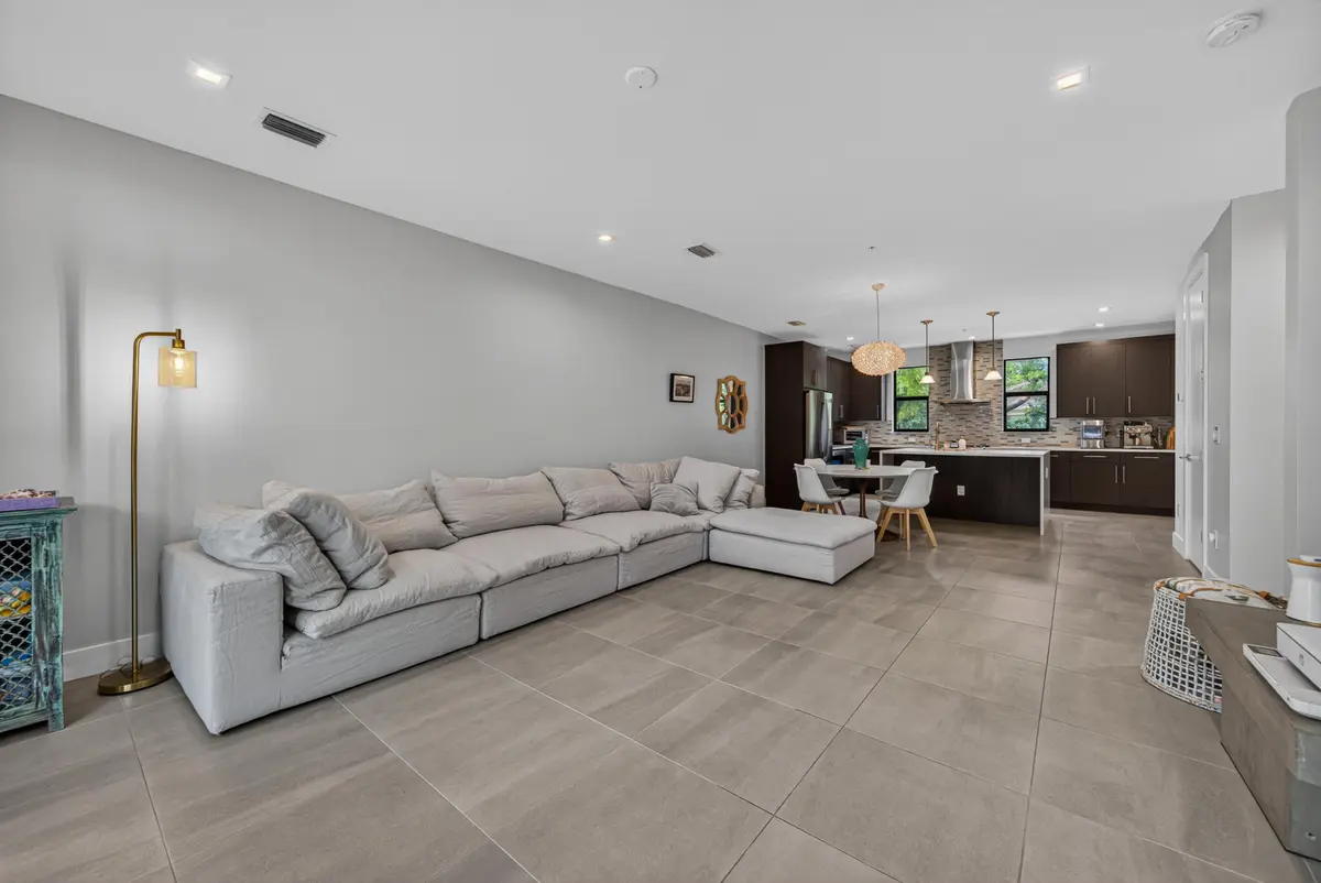 lisa625-34 at 625 NE 22nd Drive, Wilton Manors