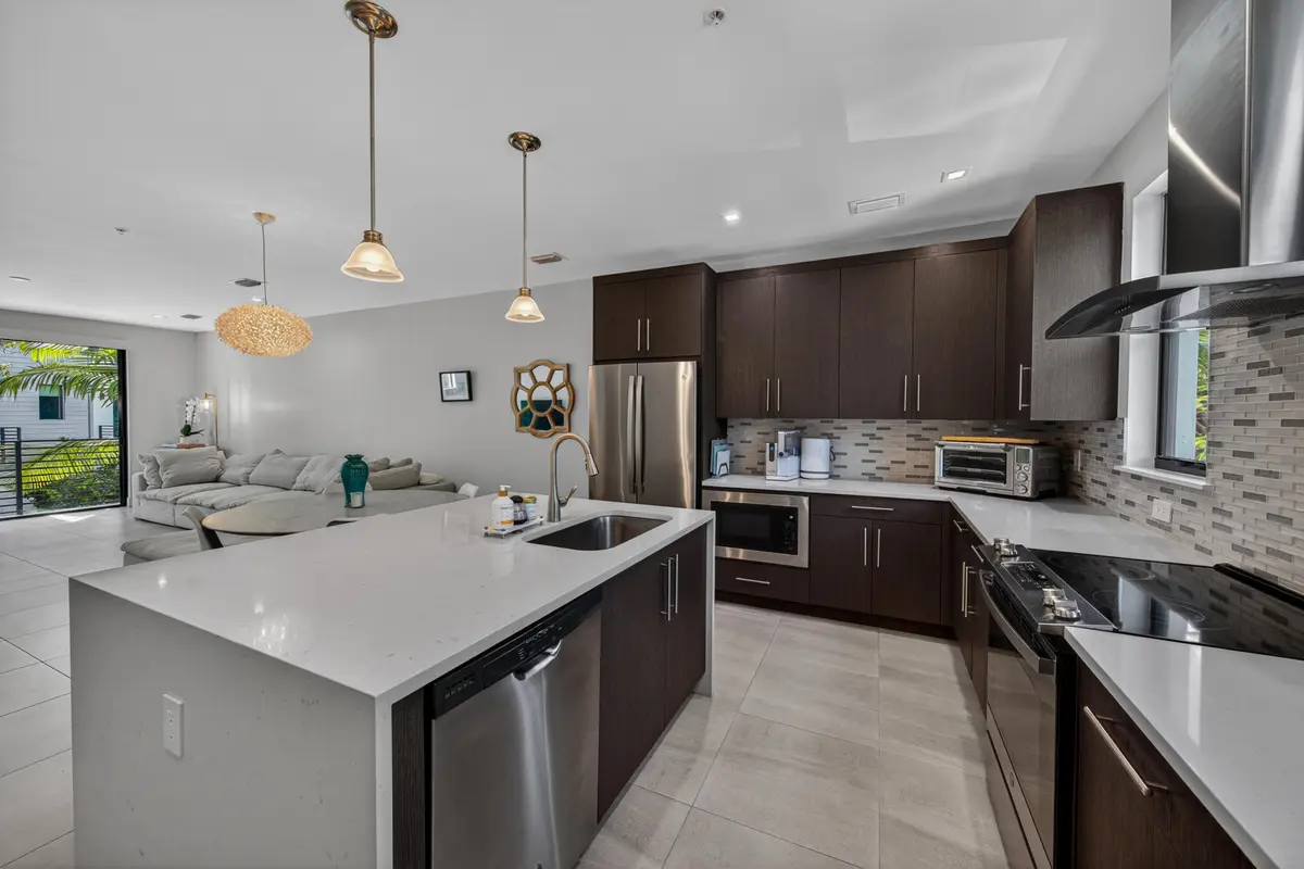 lisa625-42 at 625 NE 22nd Drive, Wilton Manors