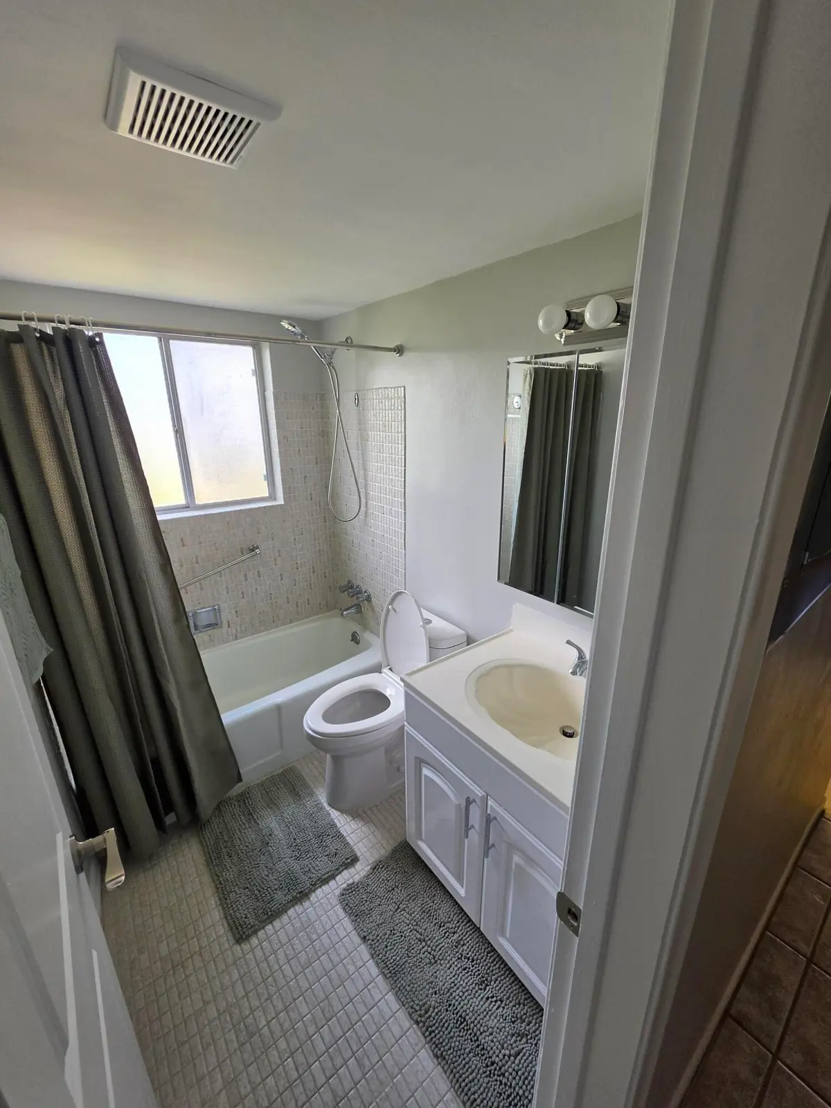 Bath at 3320 Lake Osborne Drive 109, Lake Worth Beach