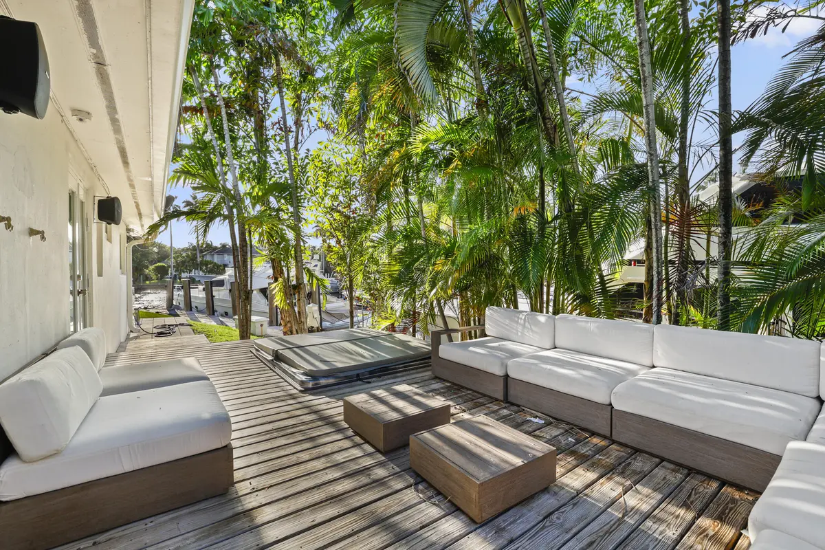 Private Hot Tub Lounge Area at 1321 Tangelo Isle, Fort Lauderdale