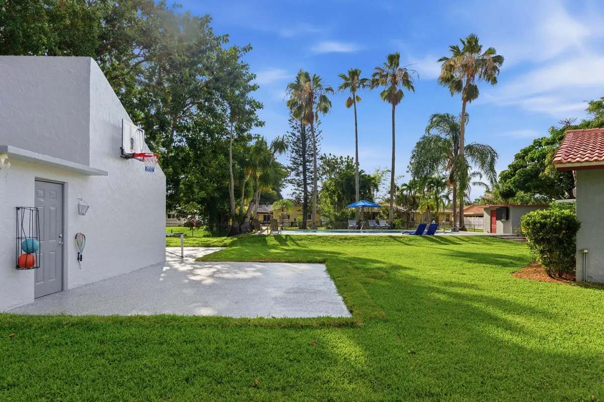 91__jjl4518 at 8492 NW 15th Court, Coral Springs