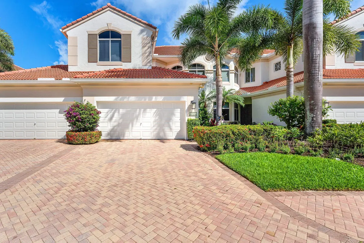 2 Car garage at 101 Palm Bay Circle A, Palm Beach Gardens