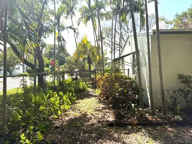 511yard1 at 511 SW 2nd Avenue, Dania Beach