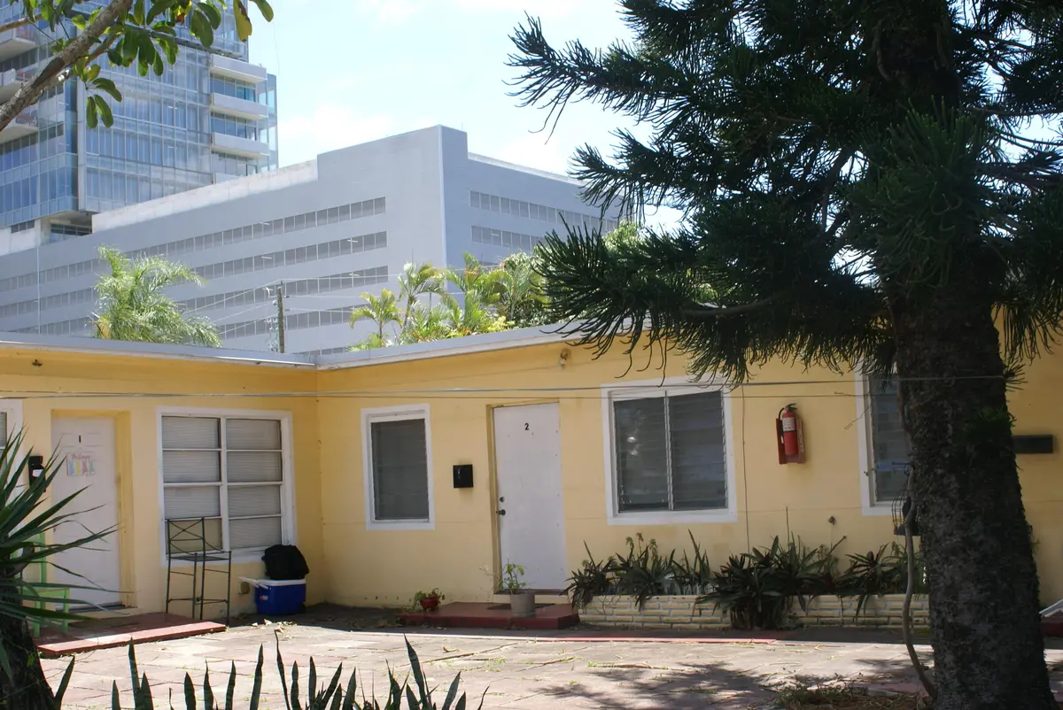 DSC06974 at 224 SE 9th Court 1-4, Hallandale Beach