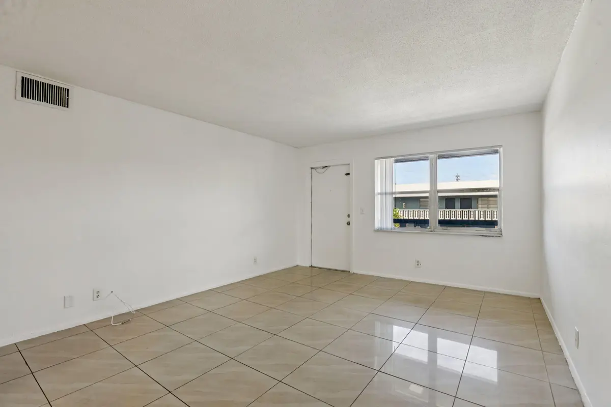 30-web-or-mls-NE 38th St-Apt 14-S1704-00 at 210 NE 38th Street, Oakland Park