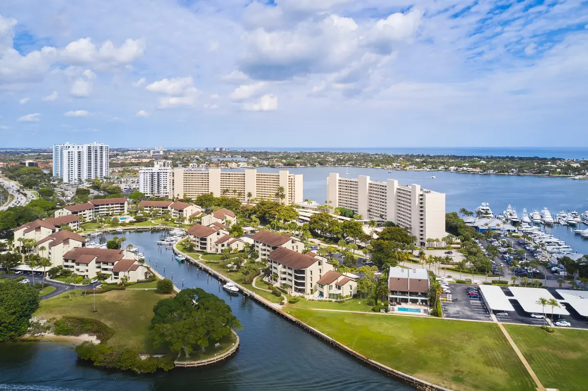 136 Lakeshore Drive 211, North Palm Beach, FL – photo 2