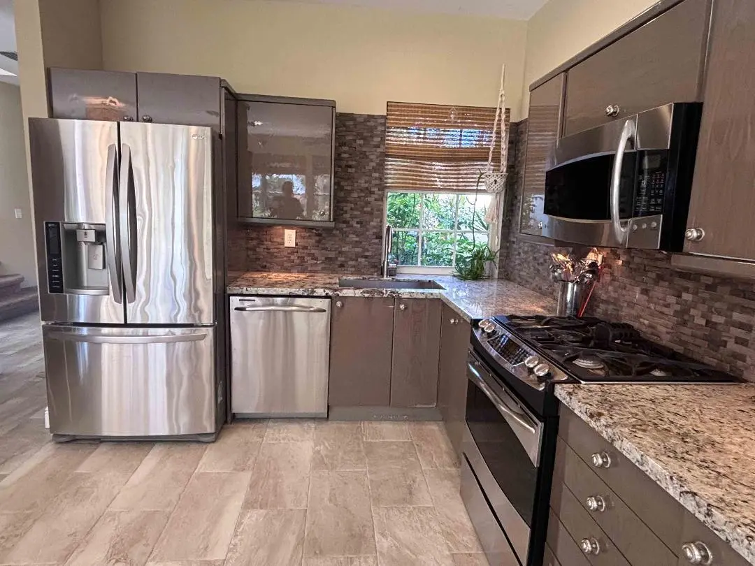 7-kitchenplease at 49 Vía Verona, Palm Beach Gardens