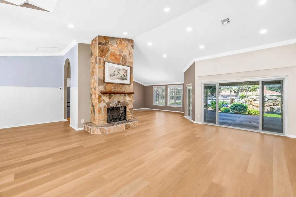 Brand NEW floors! at 2559 Palm Deer Drive, Loxahatchee