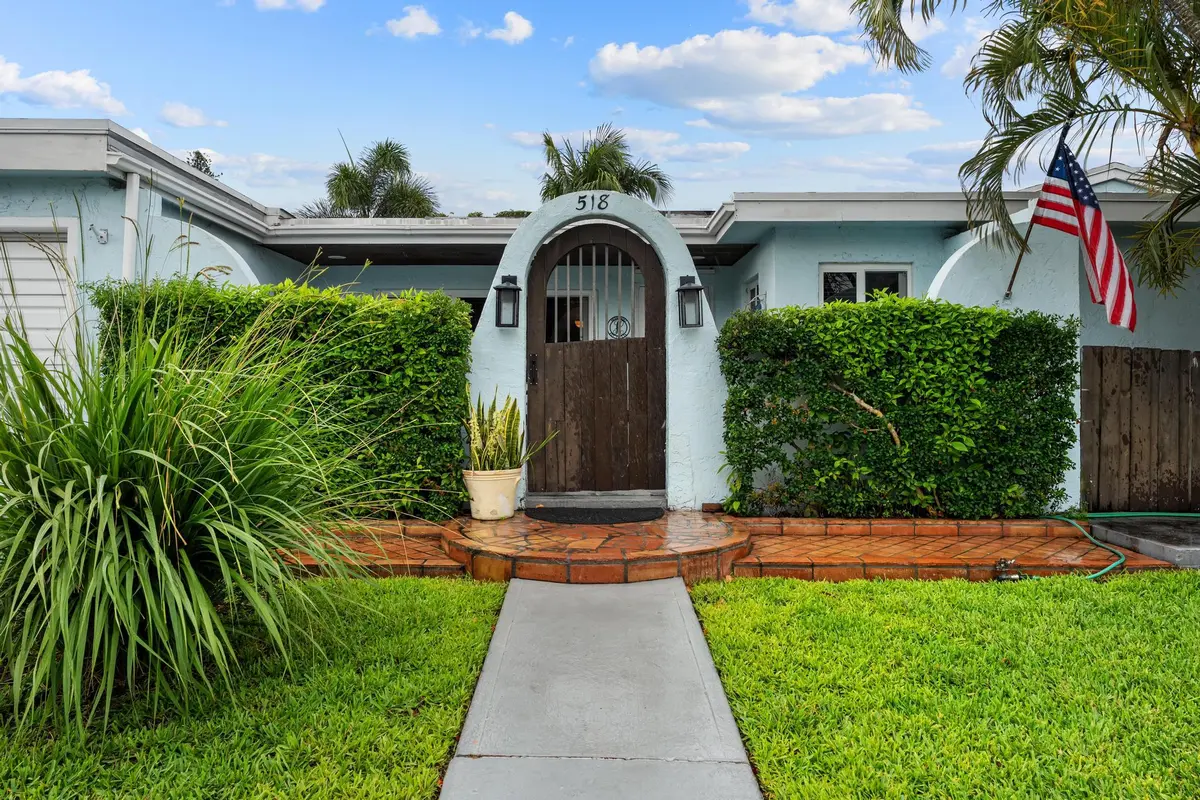 Entrance at 518 Minnesota Street, Lantana