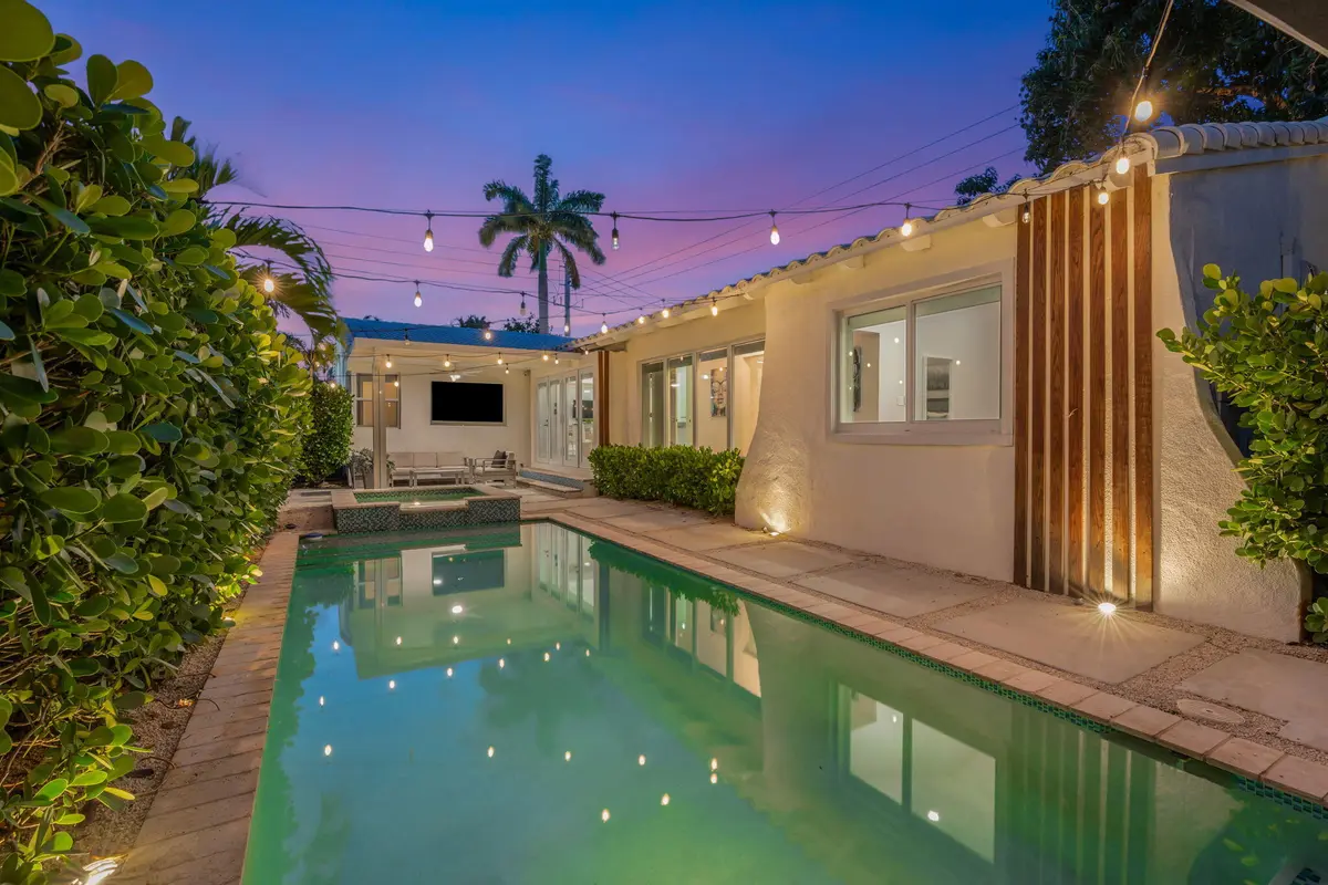 67-web-or-mls-Twilight 648 NE 17th Ave F at 648 NE 17th Avenue, Fort Lauderdale